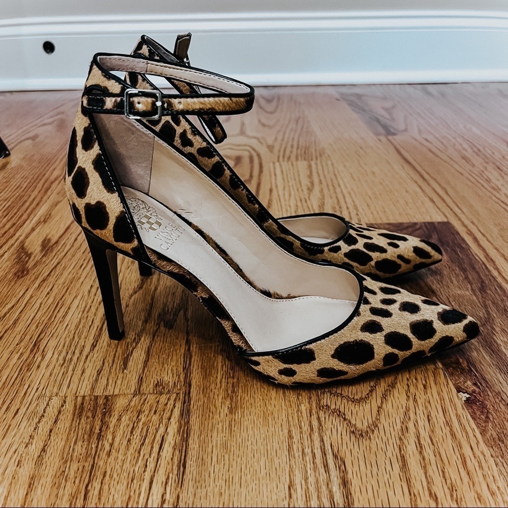 NWOB Vince Camuto Size 9 Leopard Ankle Strap Heels​​​​